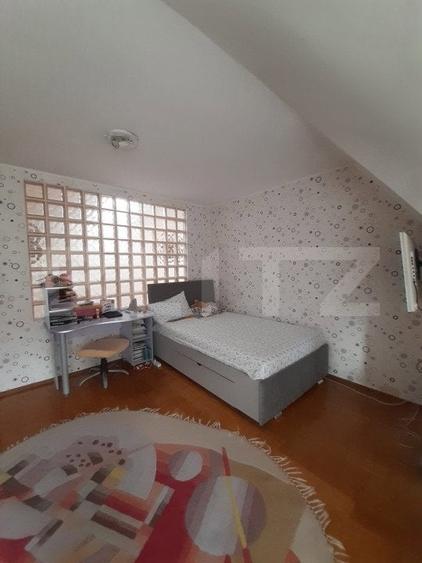 Casă cu 4 camere cu Teren 960 Mp în Săcele