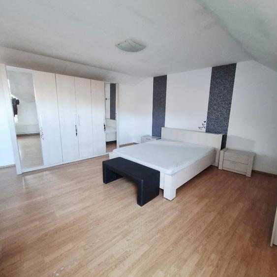 Casă individuală cu 5 camere cu Canalizare în Central