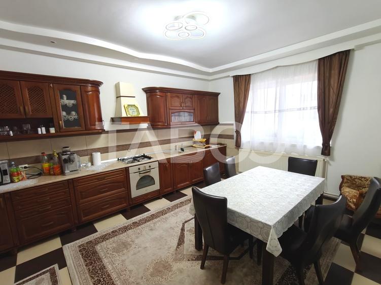 Casă individuală cu 5 camere cu Canalizare în Turnișor