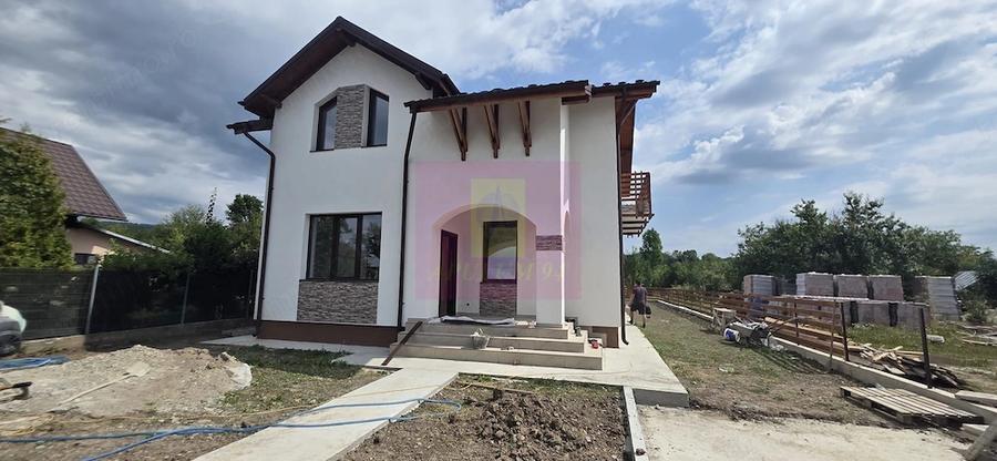 Casă cu 4 camere cu Teren 588 Mp în Brebu
