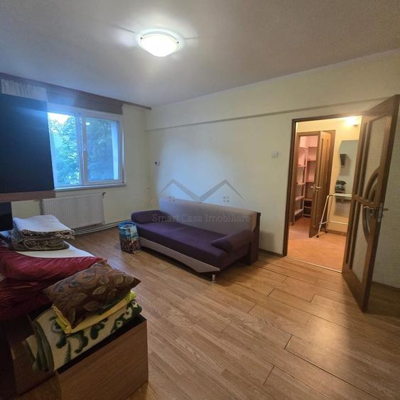Apartament cu 2 camere semidecomandat în Piața Unirii