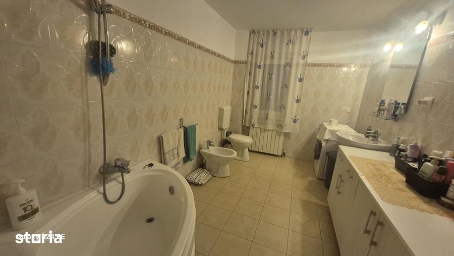 Casă cu 5 camere cu Teren 662 Mp în 1 Mai