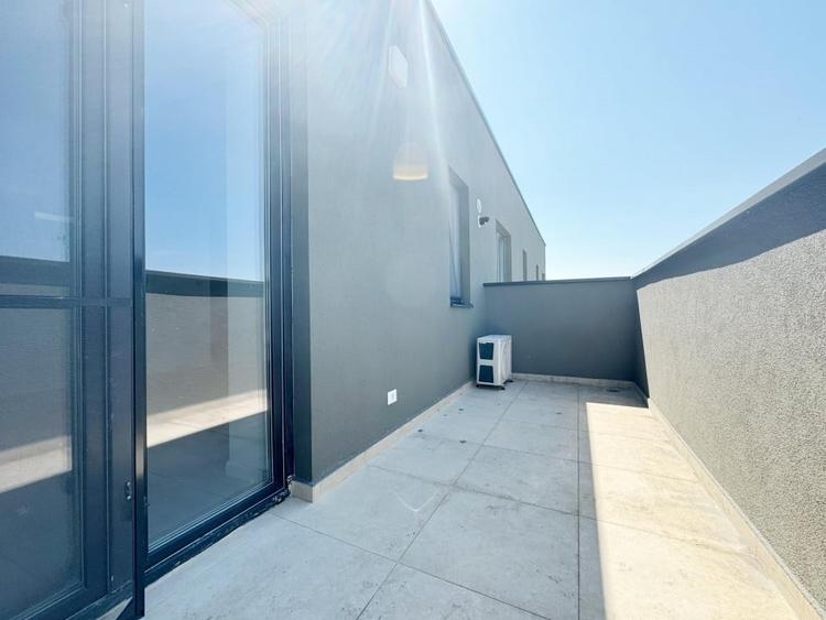 Penthouse cu 3 camere decomandat în Aradului