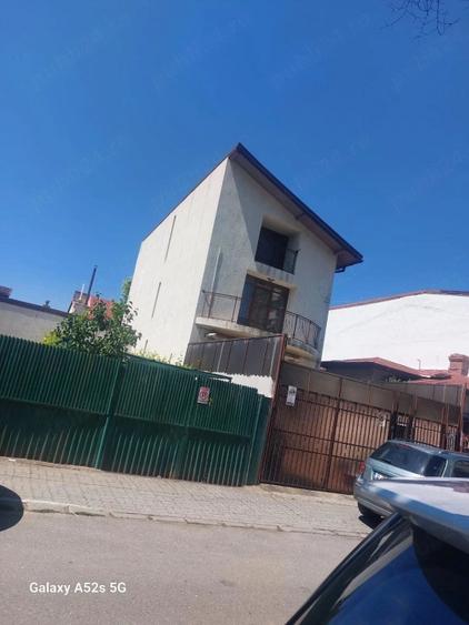 Casă individuală cu 5 camere cu Canalizare în Bucureștii Noi
