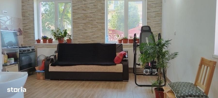 Casă cu 3 camere decomandat cu Teren 50 Mp în Pipera