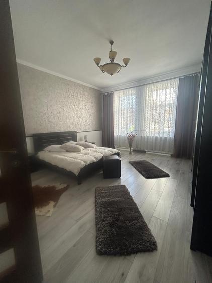 Casă individuală cu 4 camere cu Teren 300 Mp în Independenței