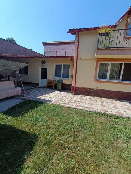Casă cu 5 camere în Hunedoara