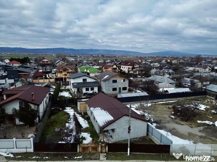 Casă cu 4 camere cu Teren 418 Mp în Golești