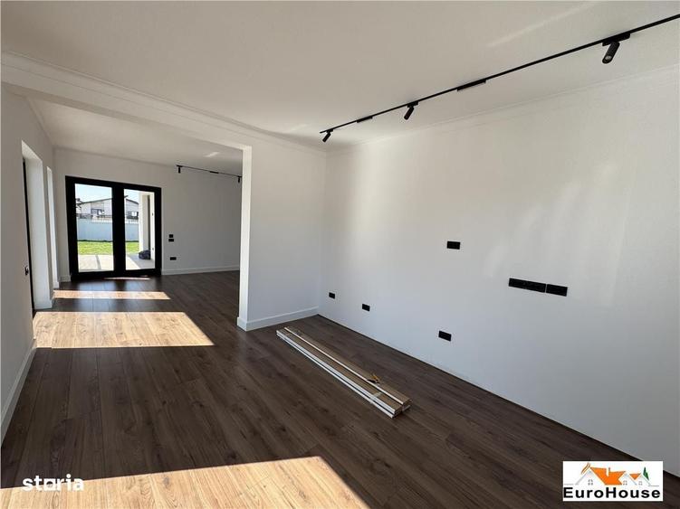 Casă cu 4 camere cu Teren 500 Mp în Central