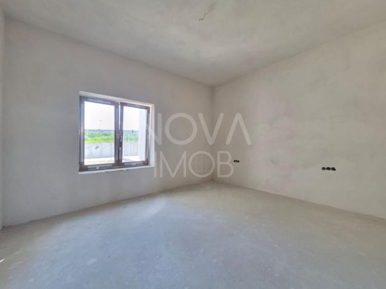 Casă individuală cu 5 camere cu Canalizare în Șura Mică