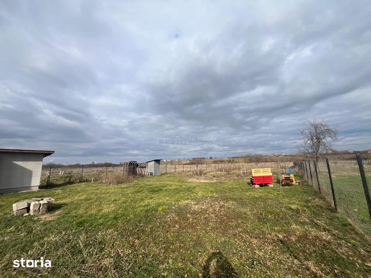 Casă cu 5 camere cu Teren 1414 Mp în Știuca