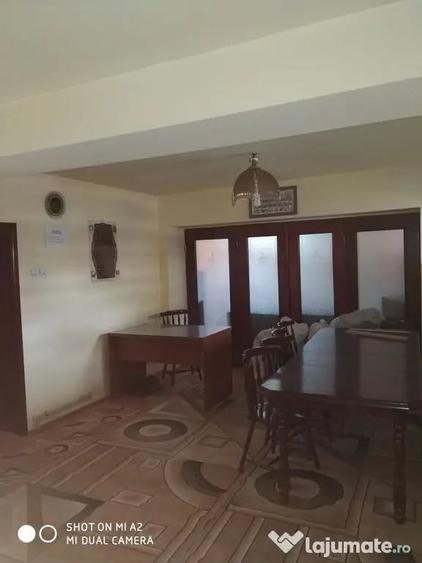 Spațiu comercial, de 2,600 mp, în Universitate