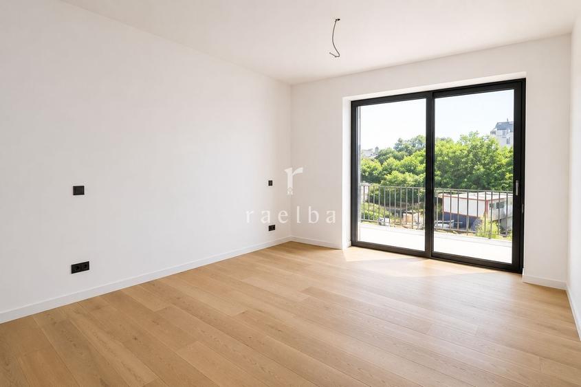 Apartament cu 3 camere semidecomandat în Colentina