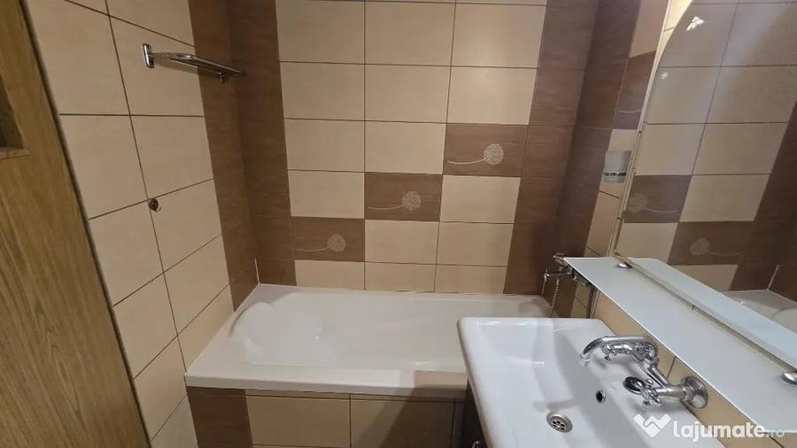 Garsonieră decomandată în Central
