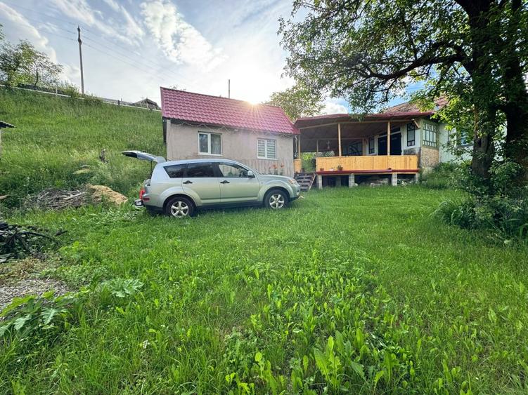 Casă cu 4 camere cu Teren 2000 Mp în Bolovăniș