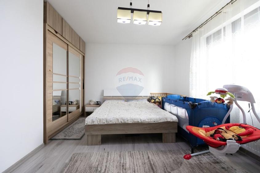 Casă individuală cu 6 camere cu Teren 564 Mp în Hemeiuș