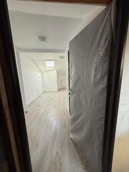 Casă cu 4 camere cu Teren 14360 Mp în Dragomirești-Deal