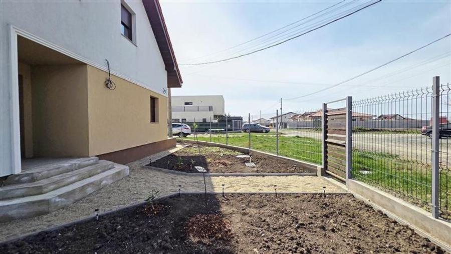 Duplex cu 5 camere cu Canalizare în Dumbrăvița