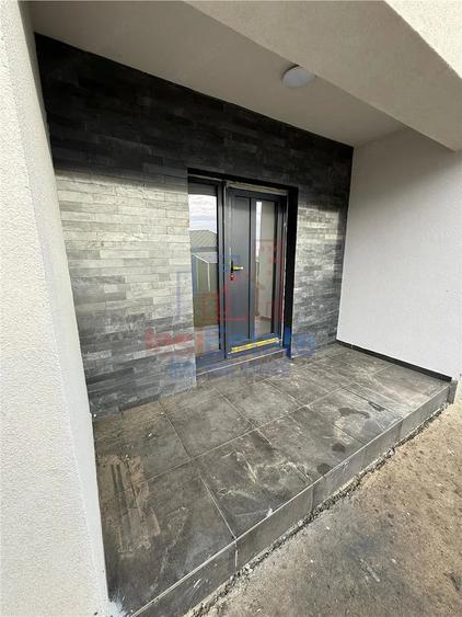 Casă cu 2 camere cu Teren 750 Mp în Aroneanu