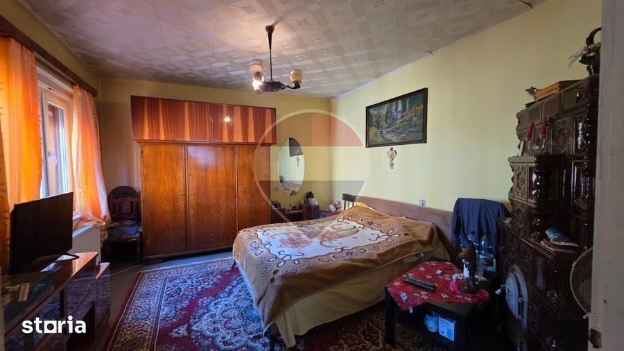 Casă cu 4 camere cu Teren 452 Mp în Central
