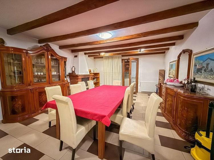 Casă cu 8 camere cu Teren 1318 Mp în Alexandru cel Bun