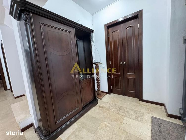 Casă cu 4 camere în Central