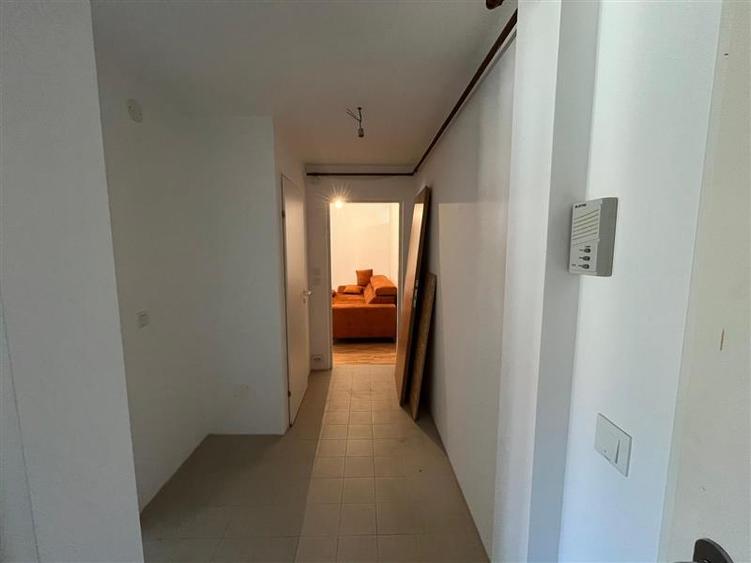 Apartament cu 3 camere semidecomandat în Nord