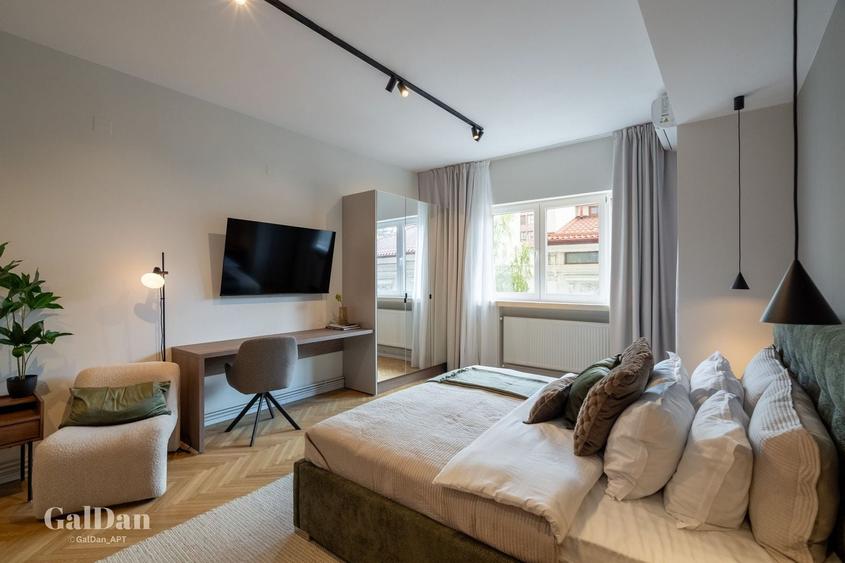 Apartament cu 5 camere în P-ța Universității