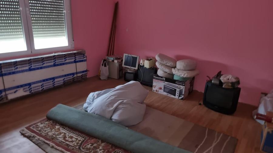 Casă individuală cu 12 camere cu Canalizare în Brestei