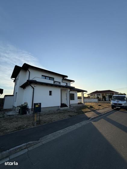 Casă cu 3 camere cu Teren 684 Mp în Sânmartin