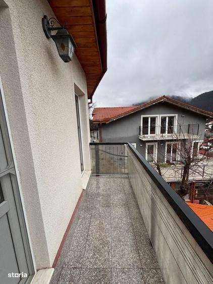 Casă cu 3 camere cu Teren 30 Mp în Schei