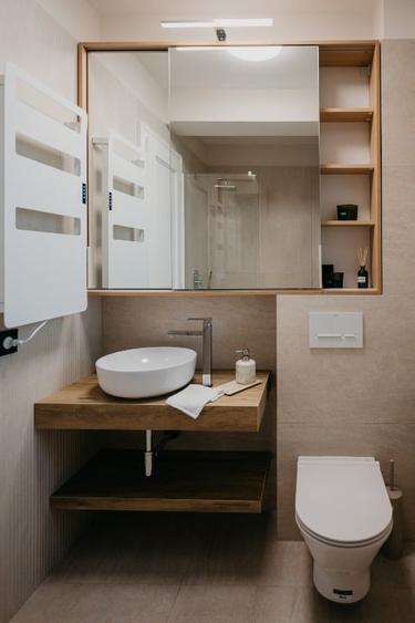 Apartament cu 2 camere decomandat, mobilat în Central