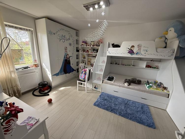 Apartament cu 3 camere decomandat în Giurgiului