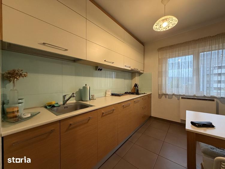 Apartament cu 3 camere decomandat în Plopilor