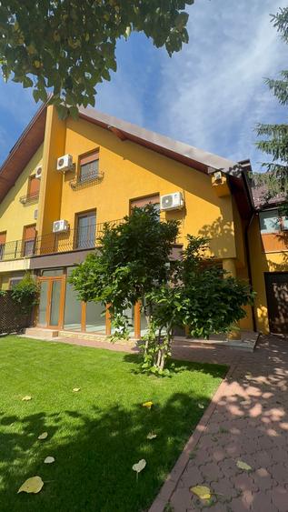 Duplex cu 6 camere cu Canalizare în Nord