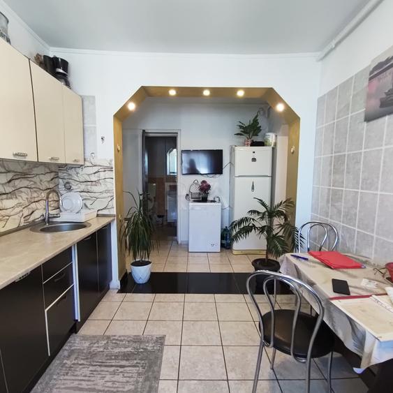Apartament cu 3 camere decomandat, mobilat în Drumul Taberei