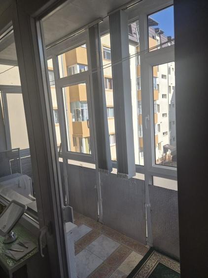 Apartament cu 3 camere semidecomandat, mobilat în Girocului