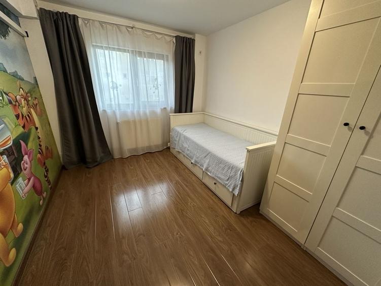 Apartament cu 4 camere decomandat în Rovine