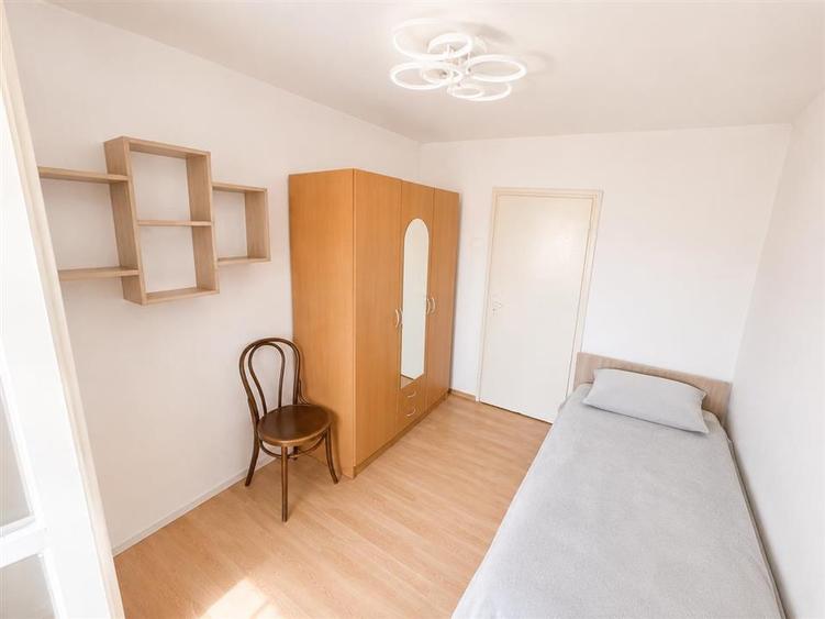 Apartament cu 3 camere decomandat, mobilat în Astra — fotografia 1