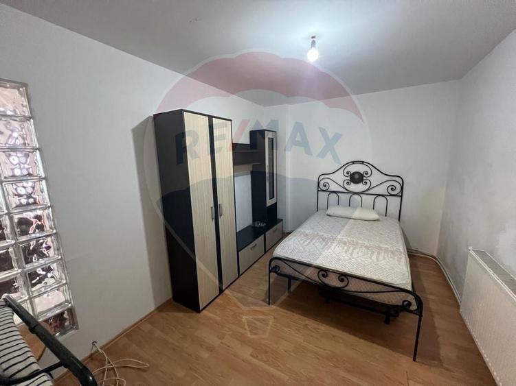Apartament cu 3 camere decomandat în Sud-Vest