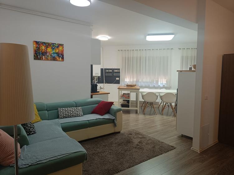 Apartament cu 3 camere decomandat în Tineretului