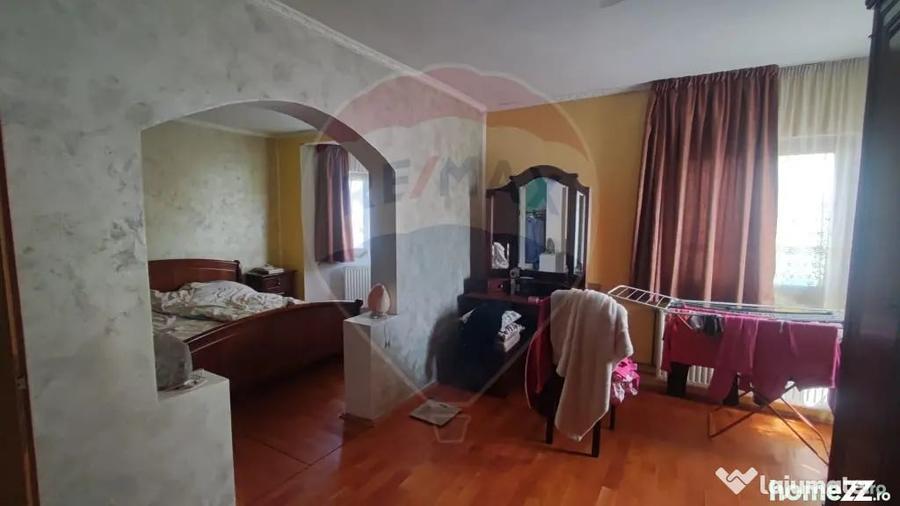 Casă cu 6 camere cu Teren 1484 Mp în Oșorhei