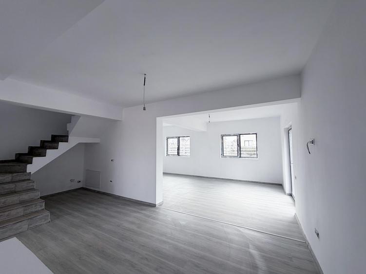 Duplex cu 4 camere cu Teren 258 Mp în Tărlungeni