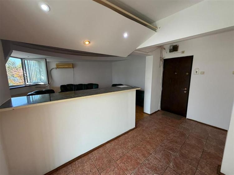 Apartament cu 3 camere decomandat, mobilat în Central