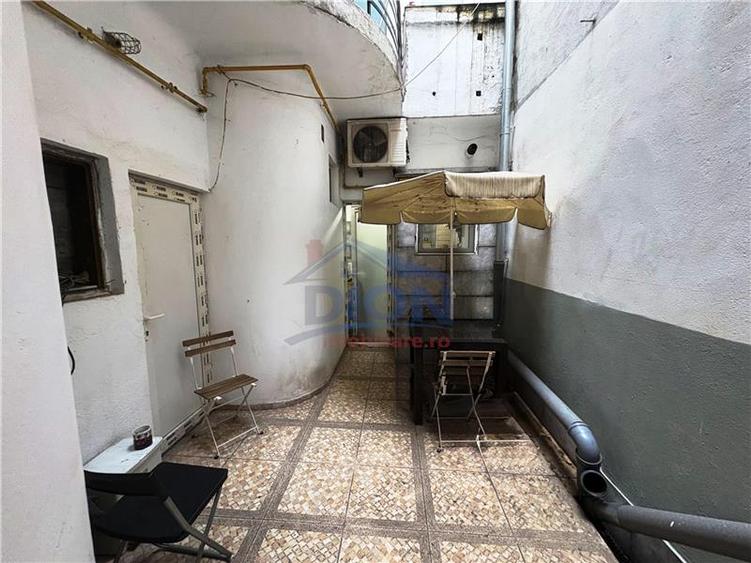Apartament cu 3 camere semidecomandat, mobilat în Unirii