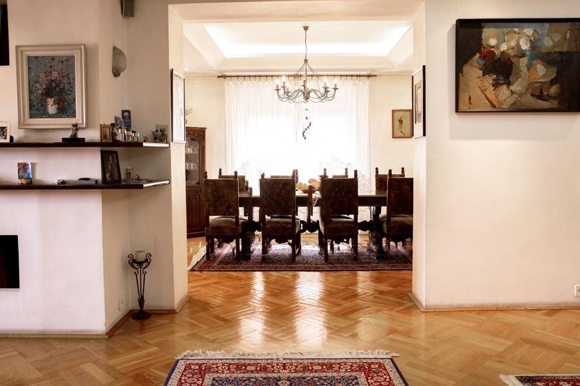 Apartament cu 7 camere în Ultracentral