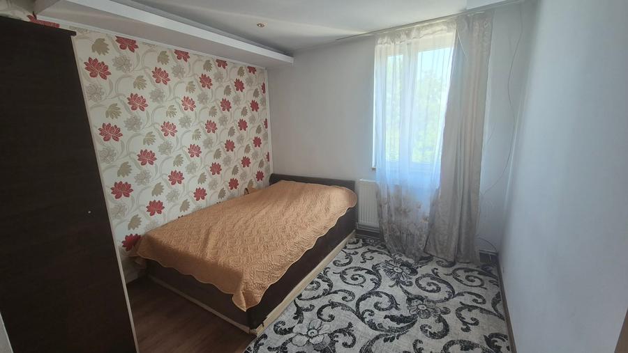 Casă individuală cu 10 camere cu Teren 1000 Mp în Rahova
