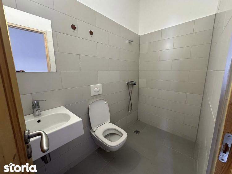 Casă cu 8 camere cu Teren 500 Mp în Turnișor