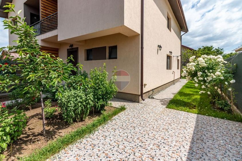 Duplex cu 5 camere cu Teren 227 Mp în Sud-Vest