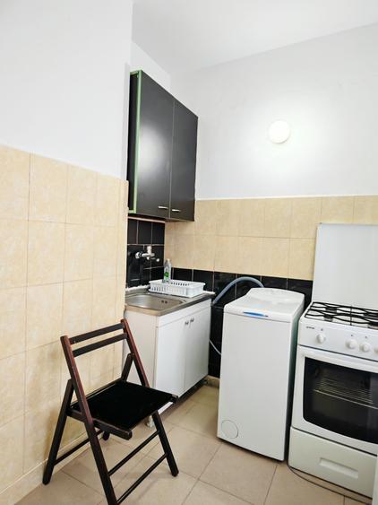 Garsonieră decomandată în P-ța Romană